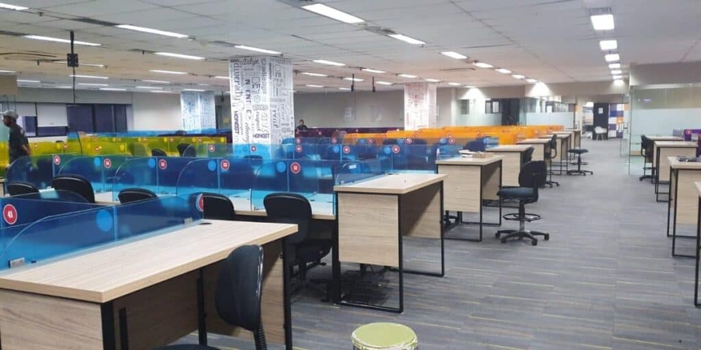 Meja Kantor Bekas